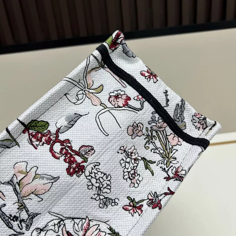 Trendsetting 9700 Christian Dior AAA Quality Tote-Handbags For Women