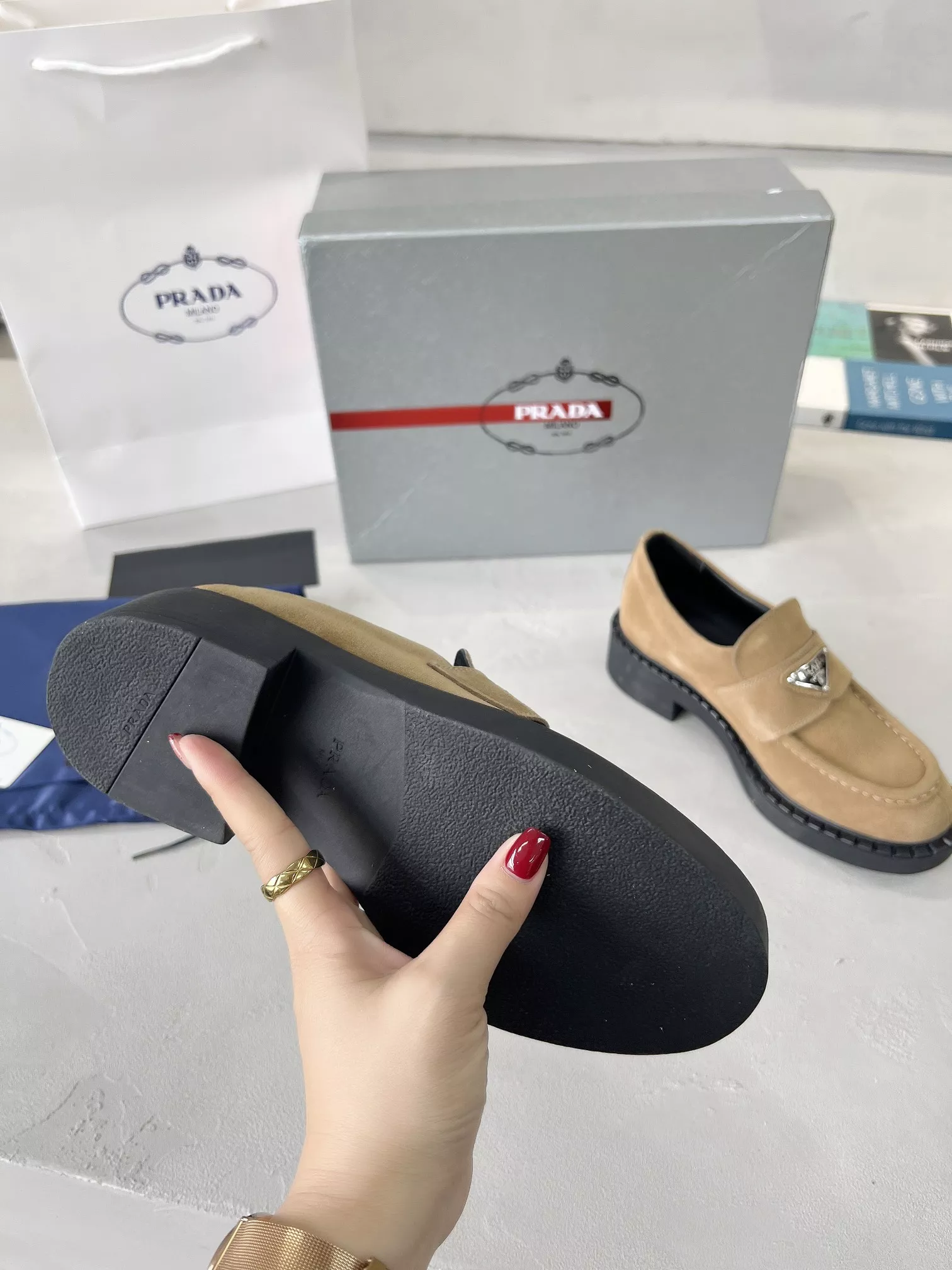 Trendsetting 9846 Prada Leather Shoes For Women