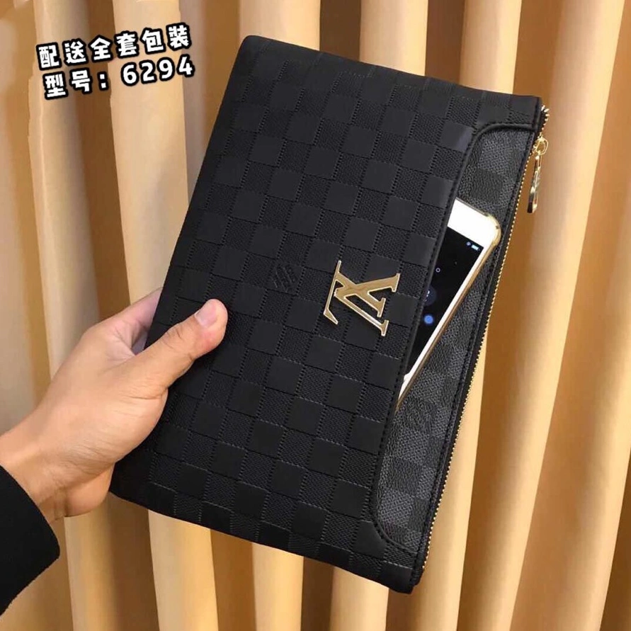 Trendsetting 990 Louis Vuitton AAA Man Wallets