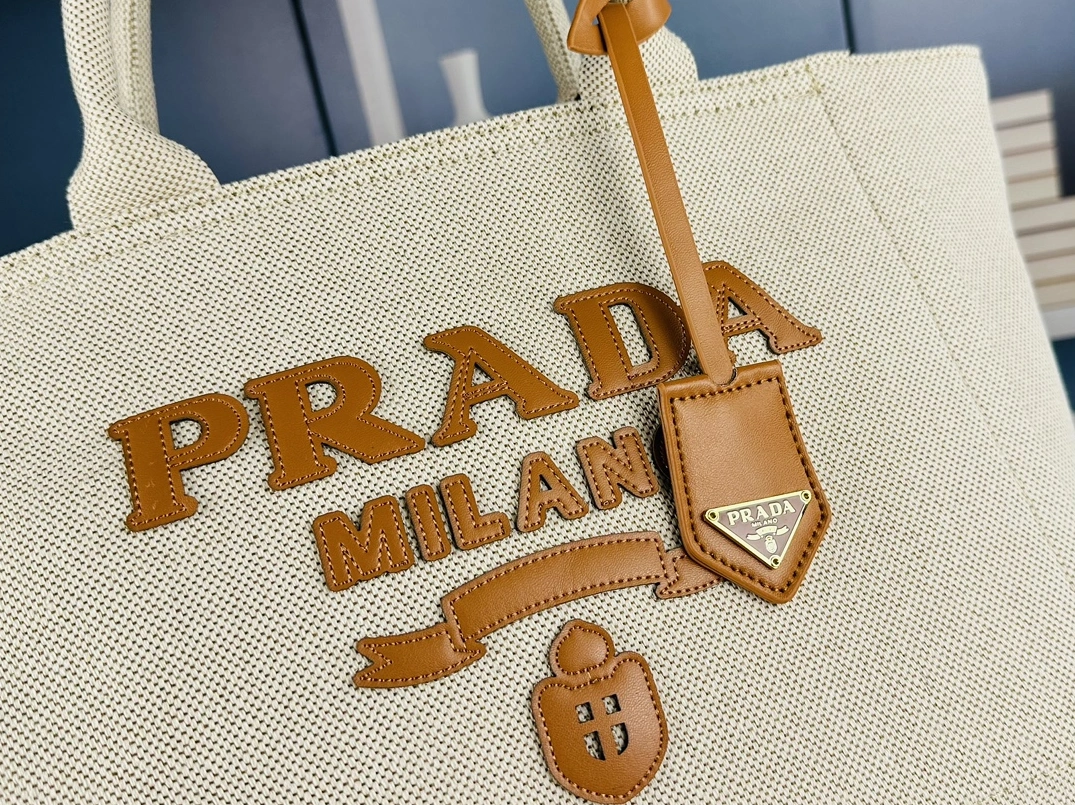 Trendsetting 9961 Prada AAA Quality Handbags For Women