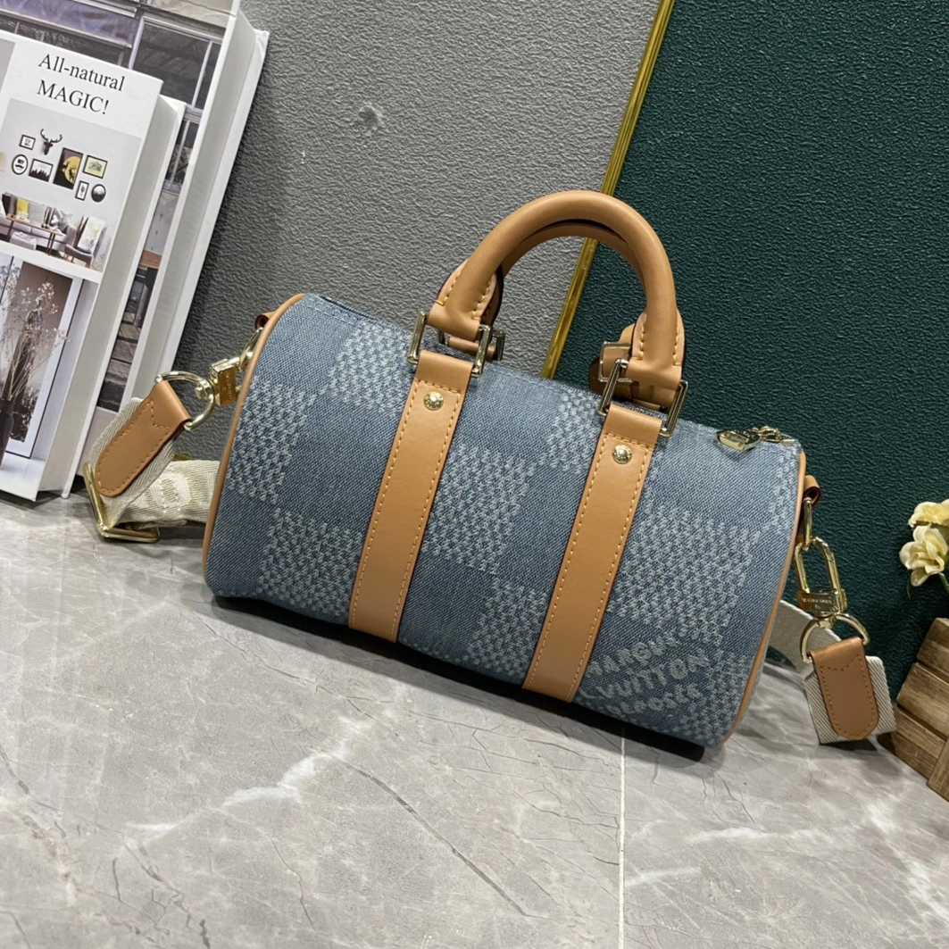 Trendsetting 9974 Louis Vuitton AAA Quality Handbags For Unisex