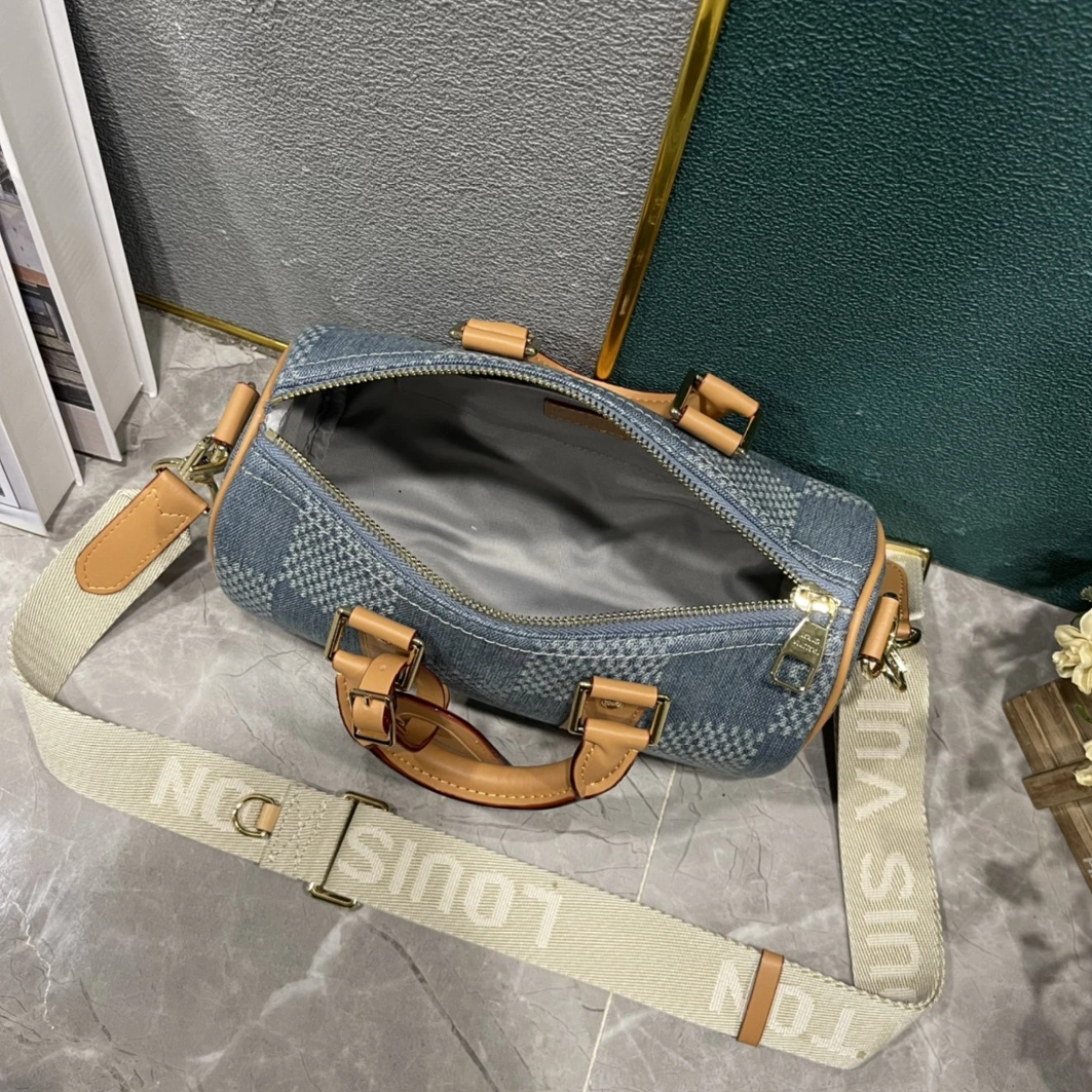 Trendsetting 9974 Louis Vuitton AAA Quality Handbags For Unisex