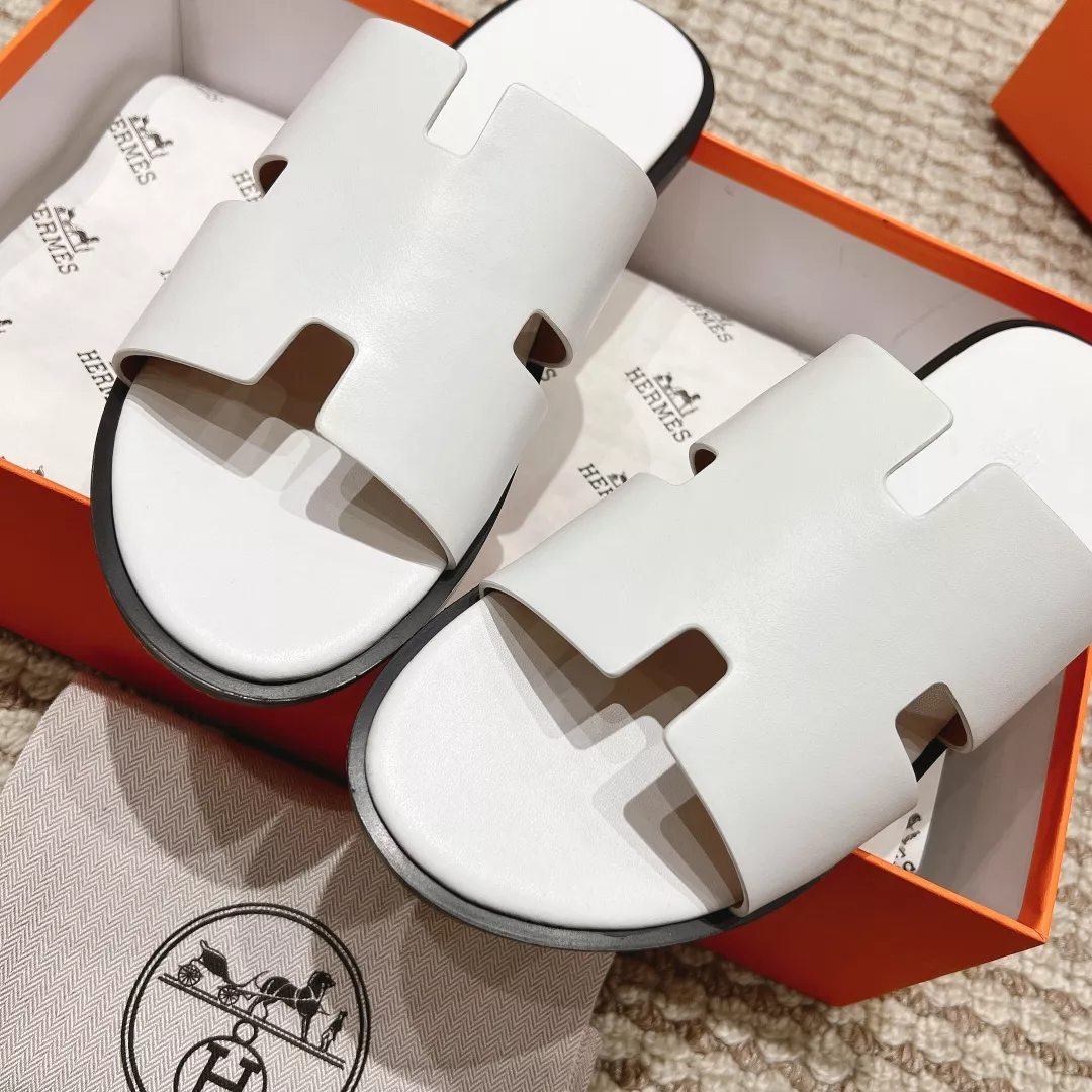 Trendy 1097 Hermes Slippers For Men