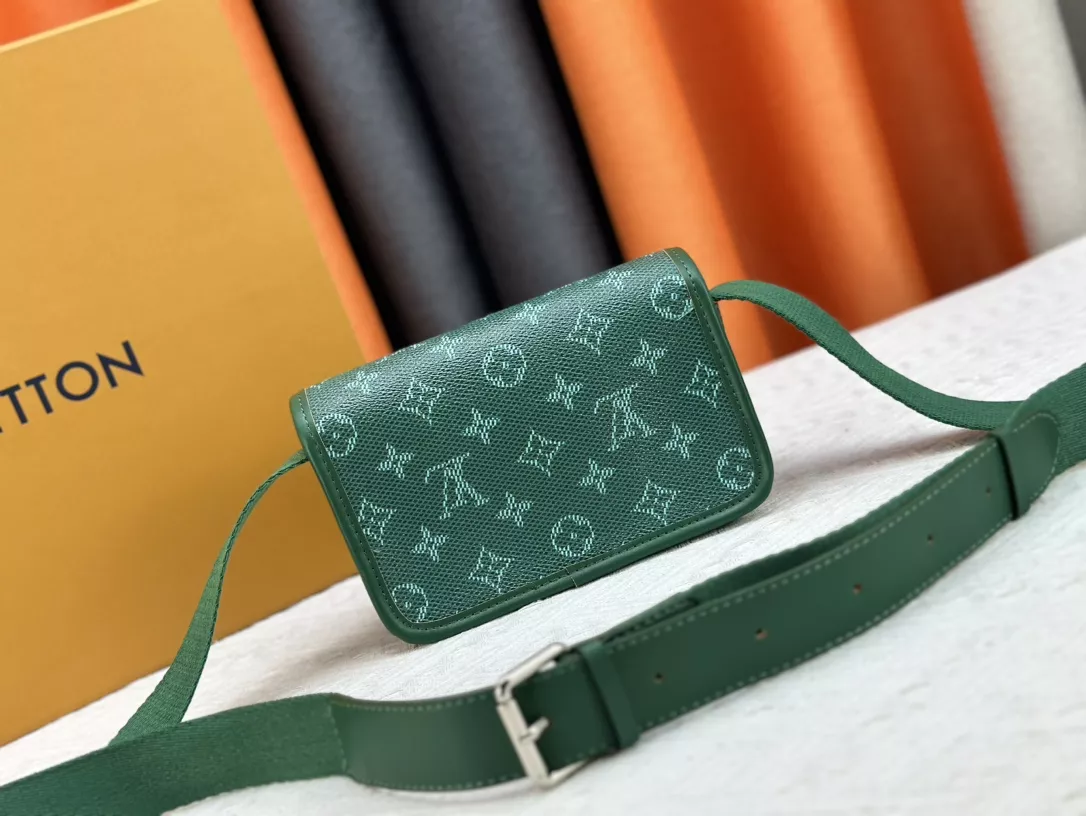 Trendy 1206 Louis Vuitton AAA Quality Messenger Bags For Women