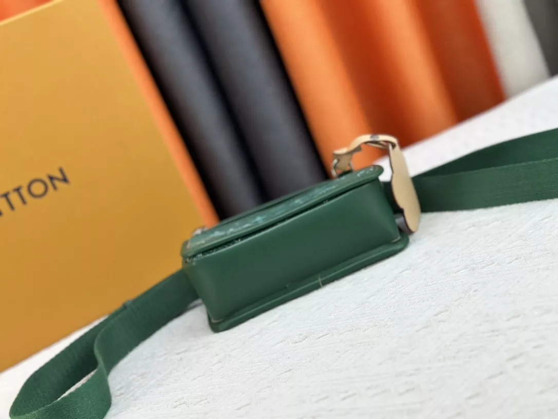 Trendy 1206 Louis Vuitton AAA Quality Messenger Bags For Women