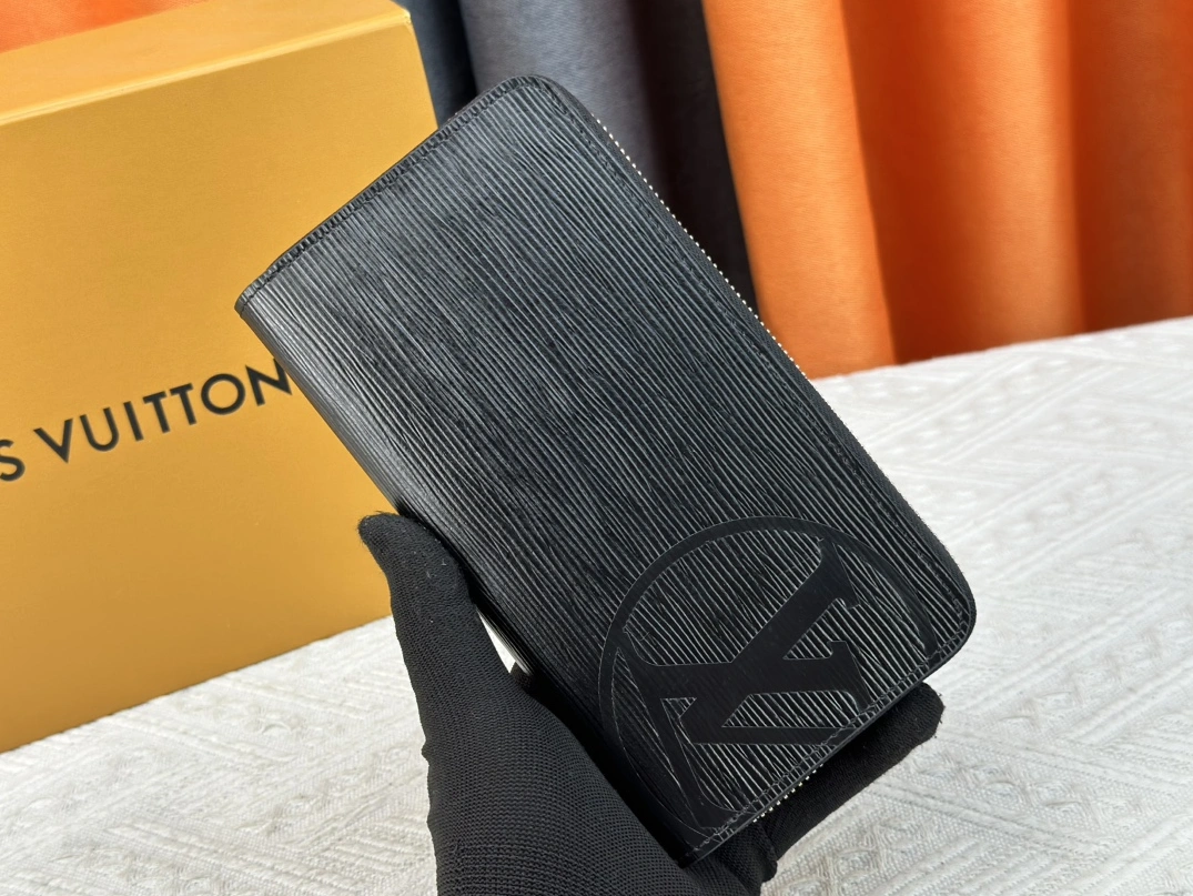 Trendy 1312 Louis Vuitton LV Card Case For Unisex