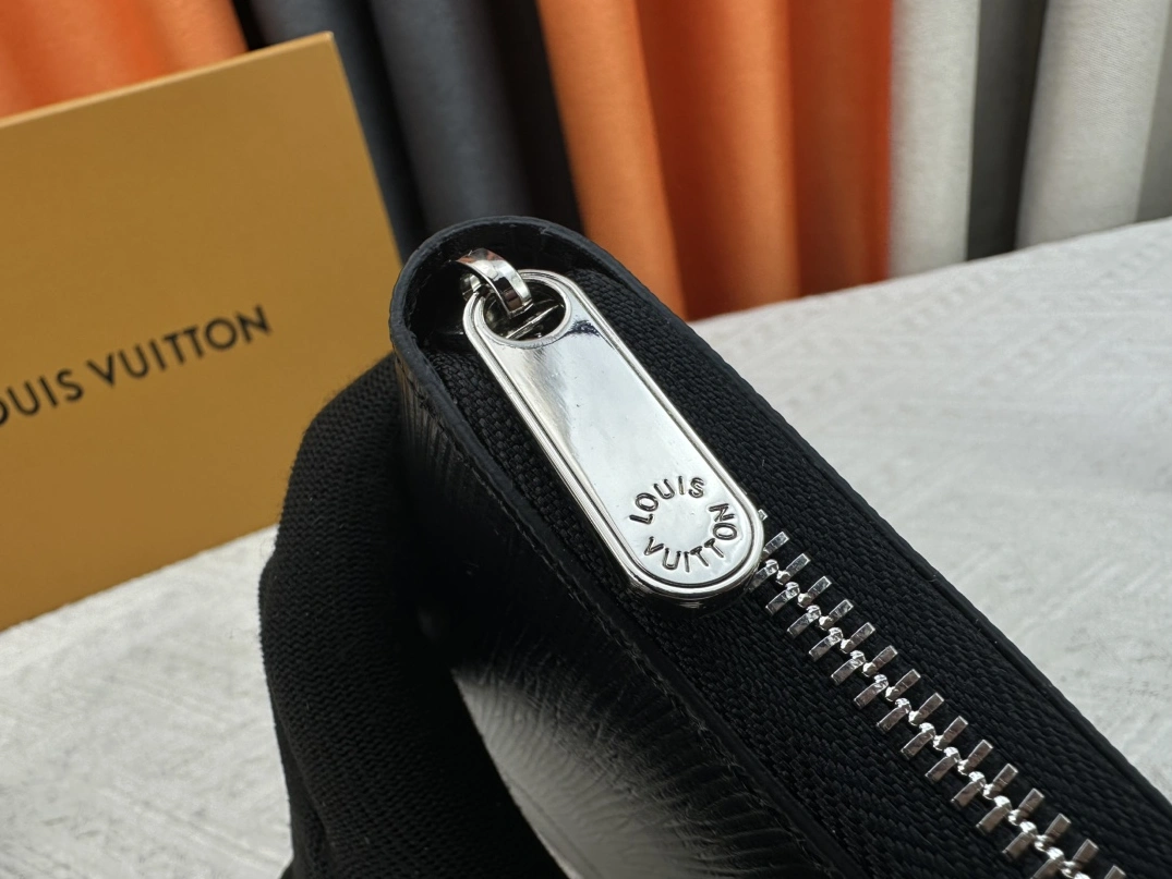 Trendy 1312 Louis Vuitton LV Card Case For Unisex