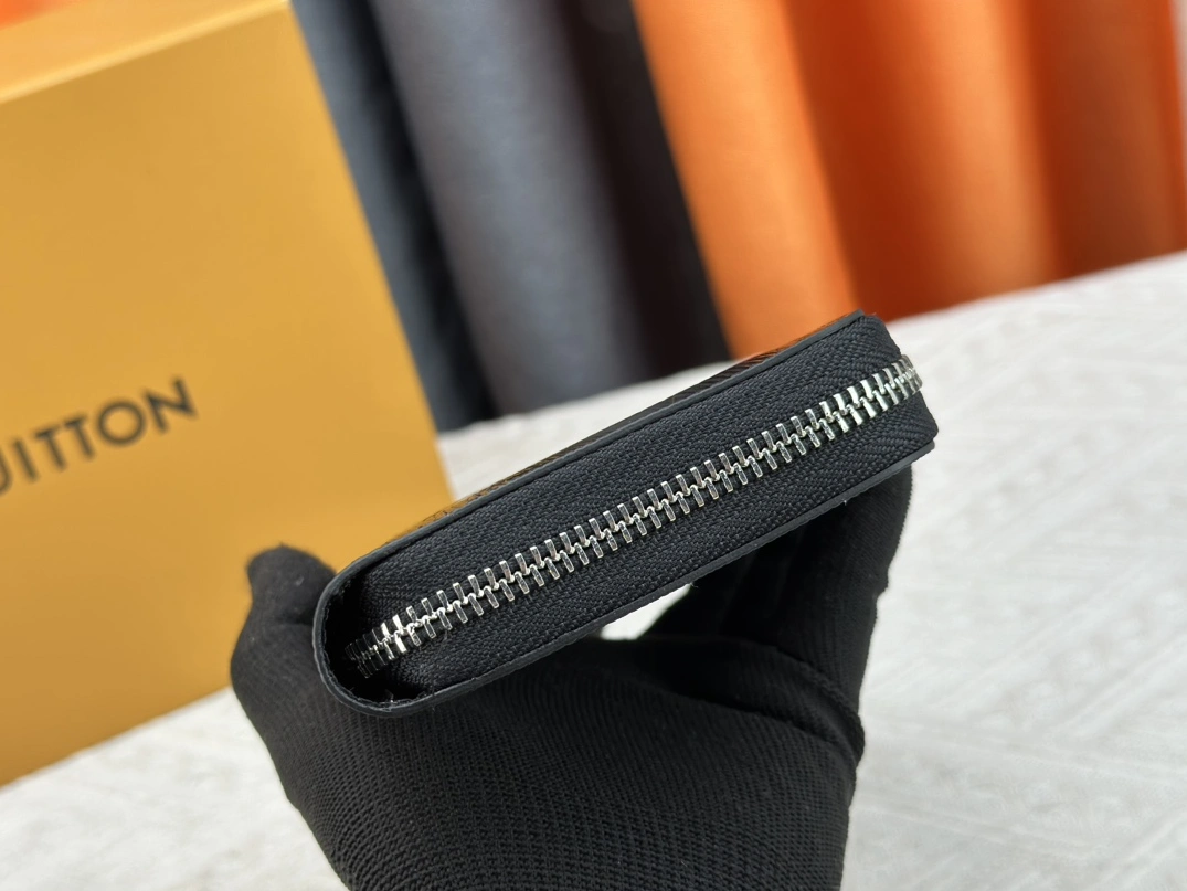 Trendy 1312 Louis Vuitton LV Card Case For Unisex