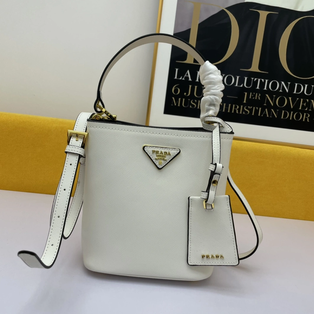 Trendy 1333 Prada AAA Quality Handbags For Women