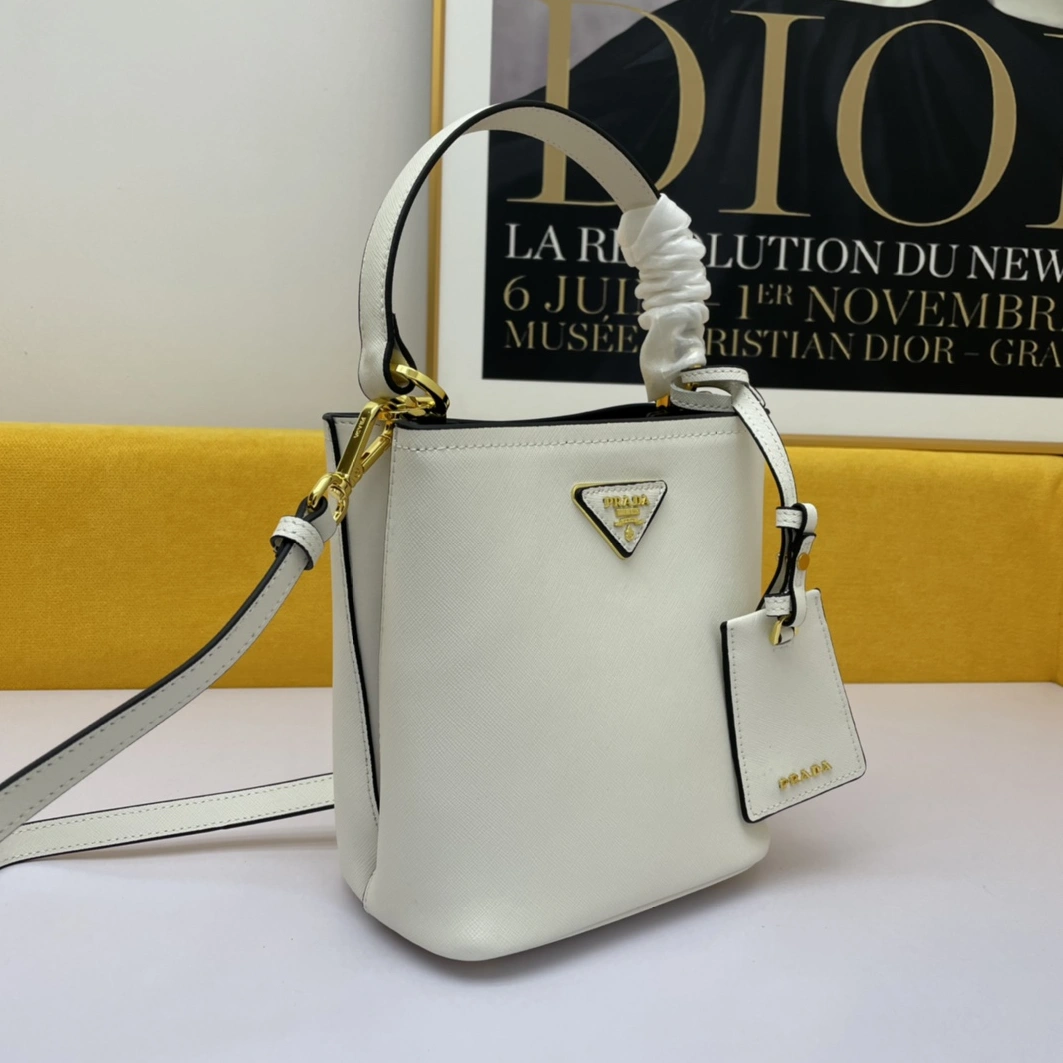 Trendy 1333 Prada AAA Quality Handbags For Women