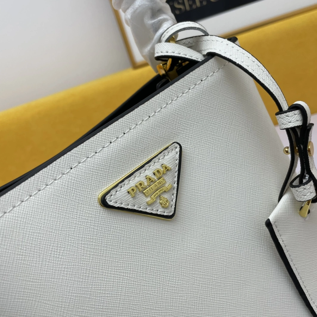Trendy 1333 Prada AAA Quality Handbags For Women