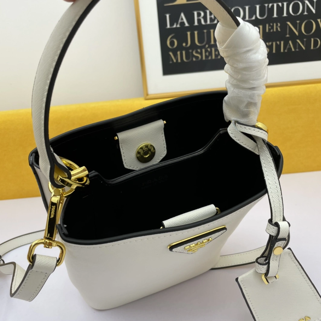 Trendy 1333 Prada AAA Quality Handbags For Women
