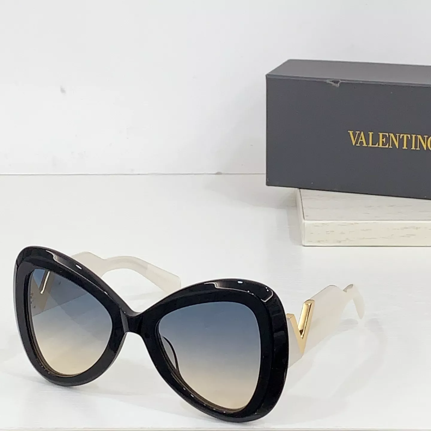 Trendy 1628 Valentino AAA Quality Sunglasses