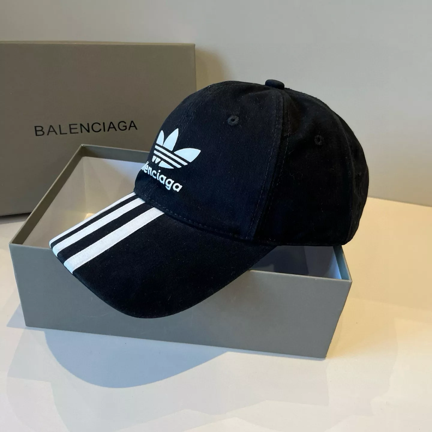 Trendy 2011 Balenciaga Caps