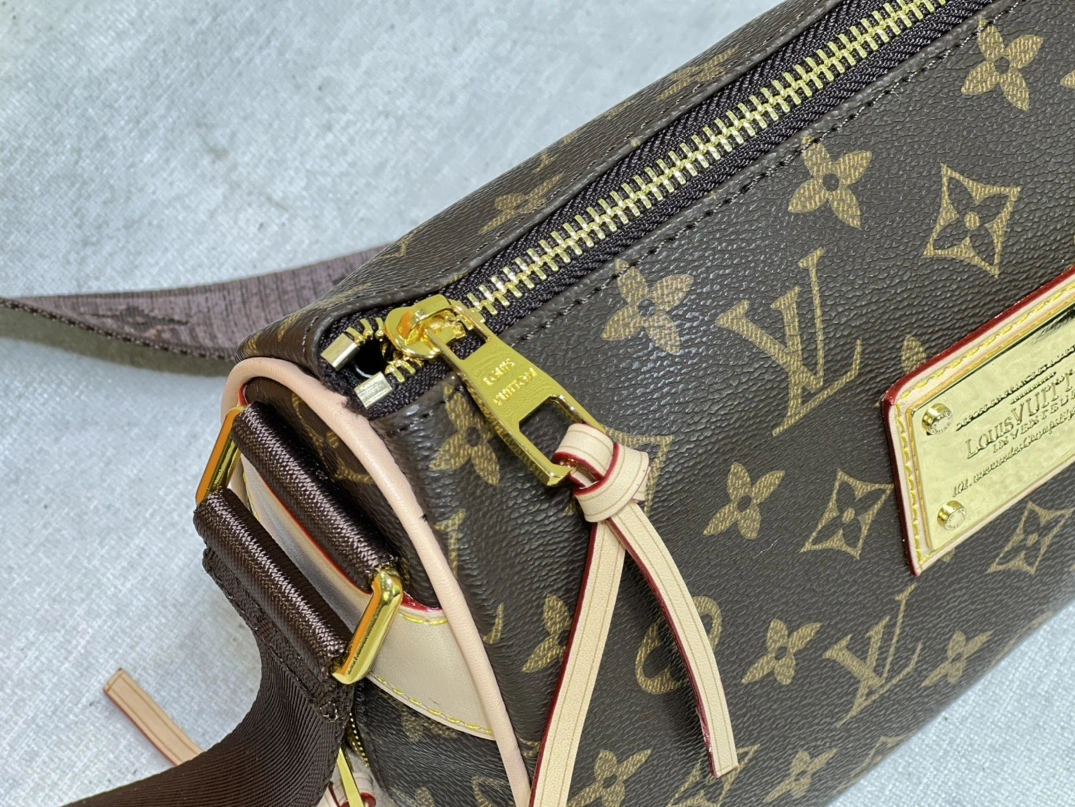 Trendy 2061 Louis Vuitton AAA Quality Messenger Bags For Women