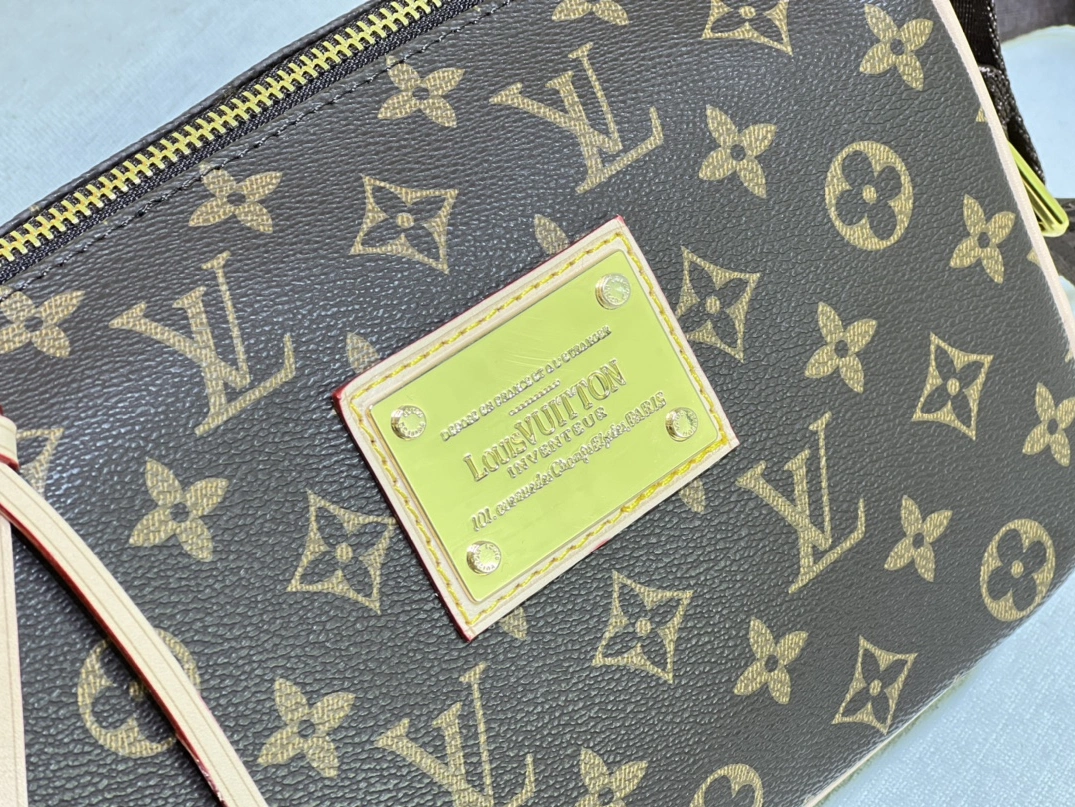 Trendy 2061 Louis Vuitton AAA Quality Messenger Bags For Women