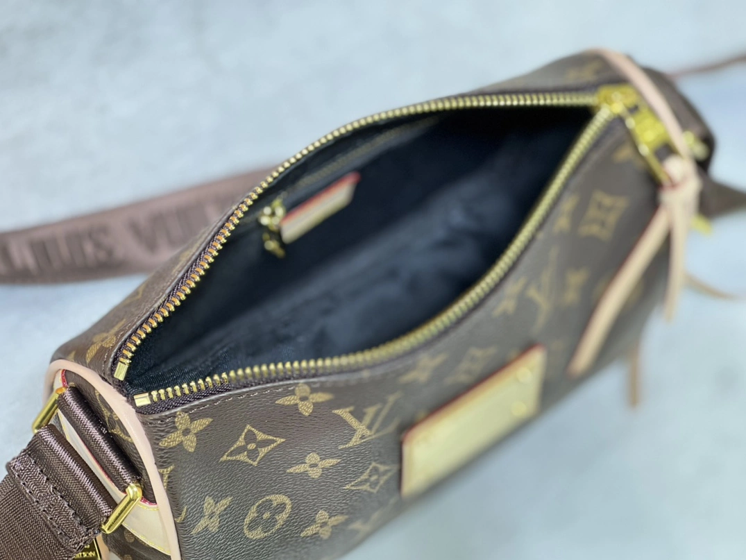 Trendy 2061 Louis Vuitton AAA Quality Messenger Bags For Women