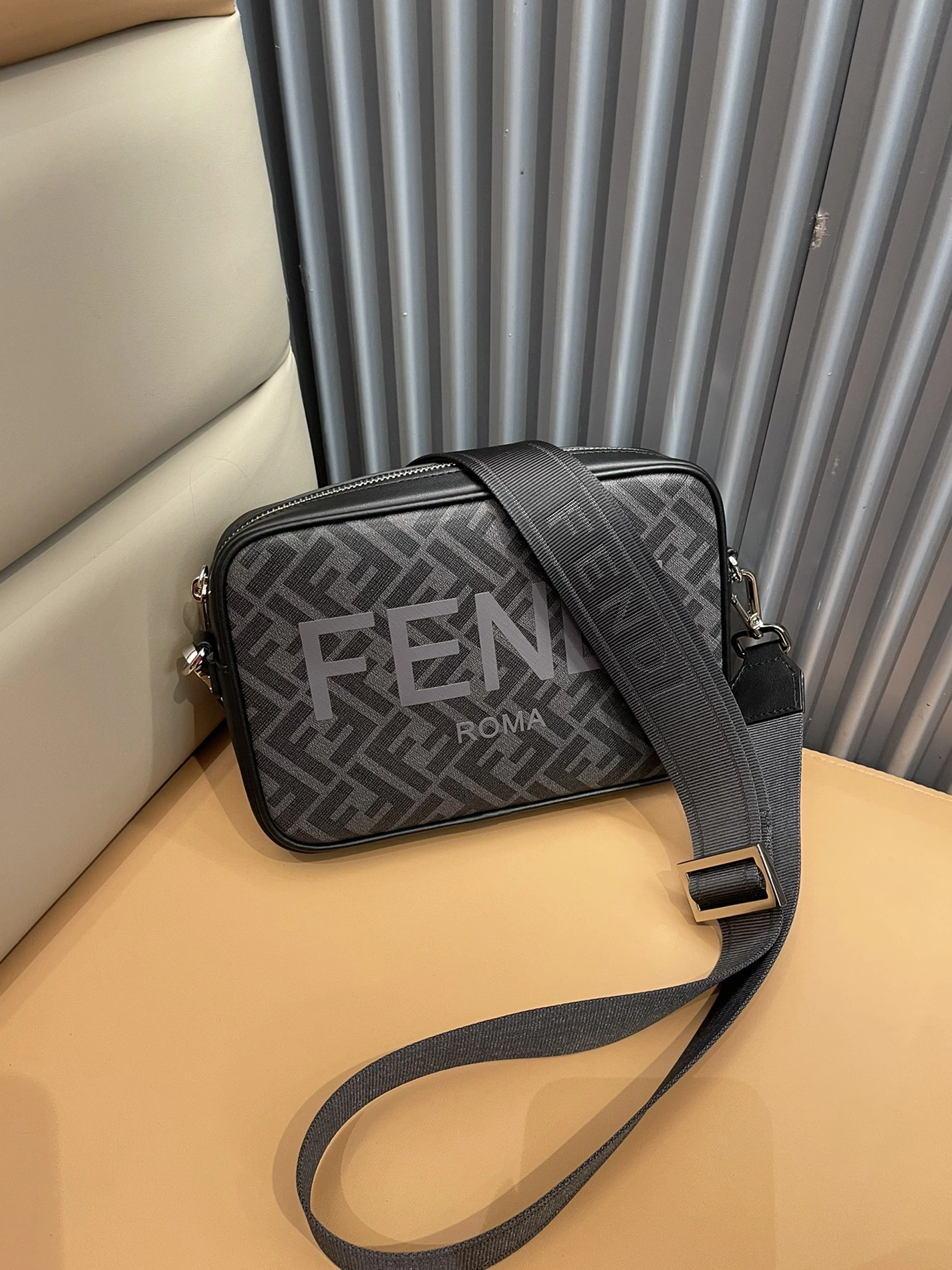 Trendy 2099 Fendi AAA Man Messenger Bags
