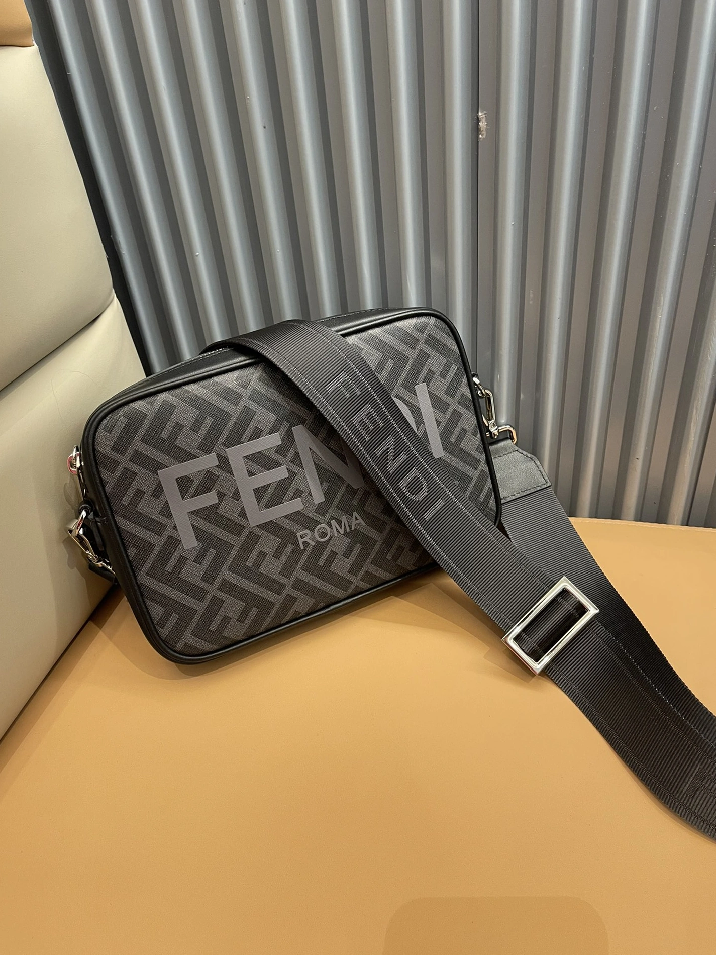 Trendy 2099 Fendi AAA Man Messenger Bags