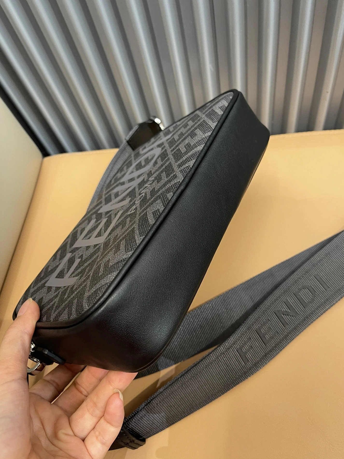 Trendy 2099 Fendi AAA Man Messenger Bags