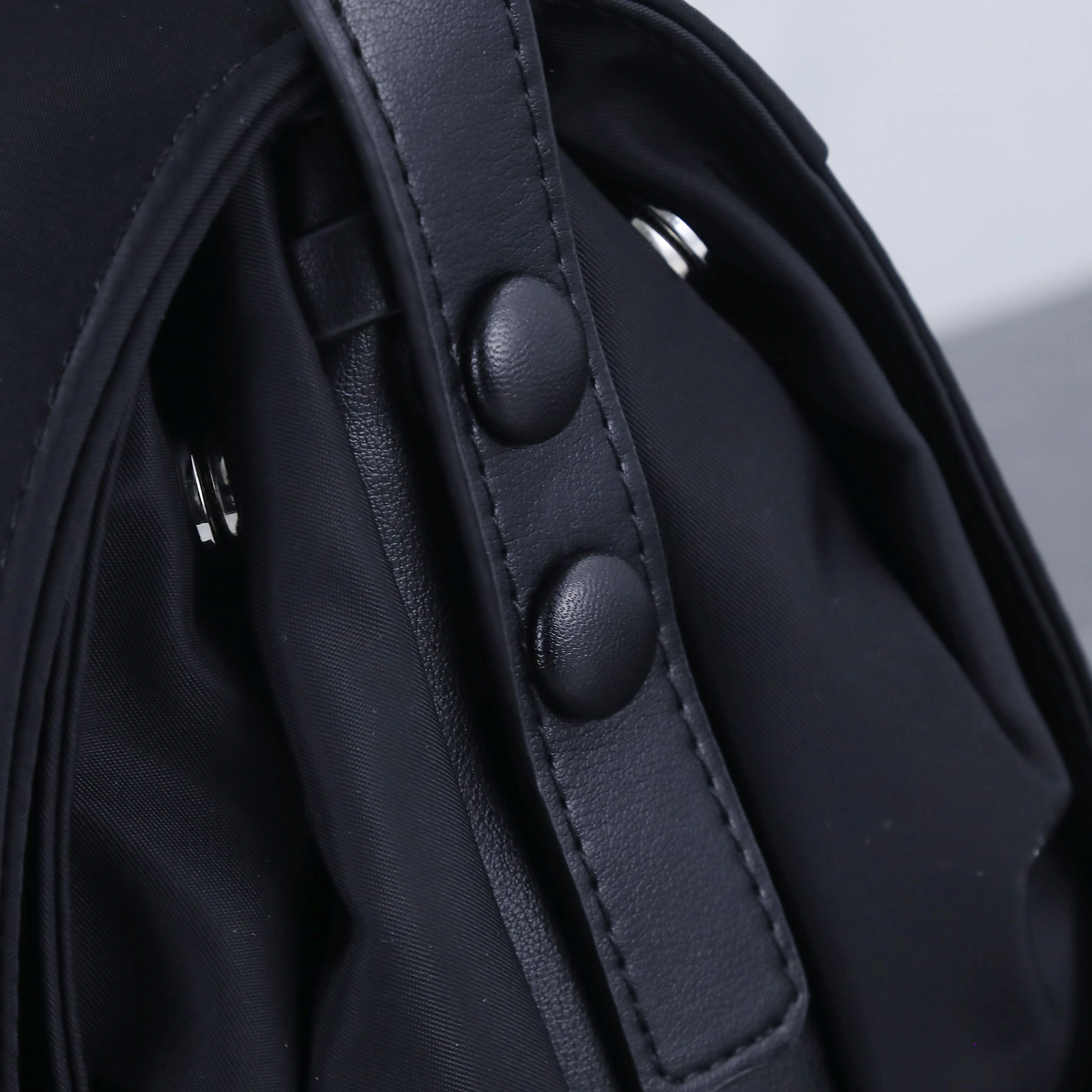 Trendy 2207 Prada AAA Man Messenger Bags