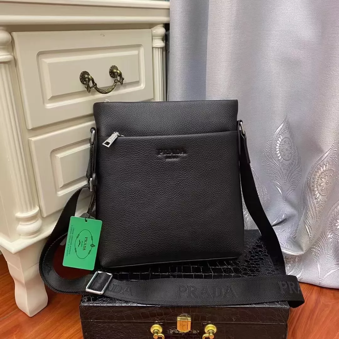 Trendy 2230 Prada AAA Man Messenger Bags