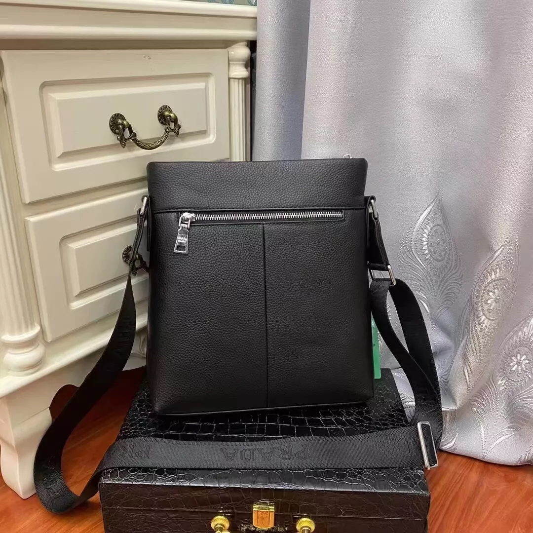 Trendy 2230 Prada AAA Man Messenger Bags