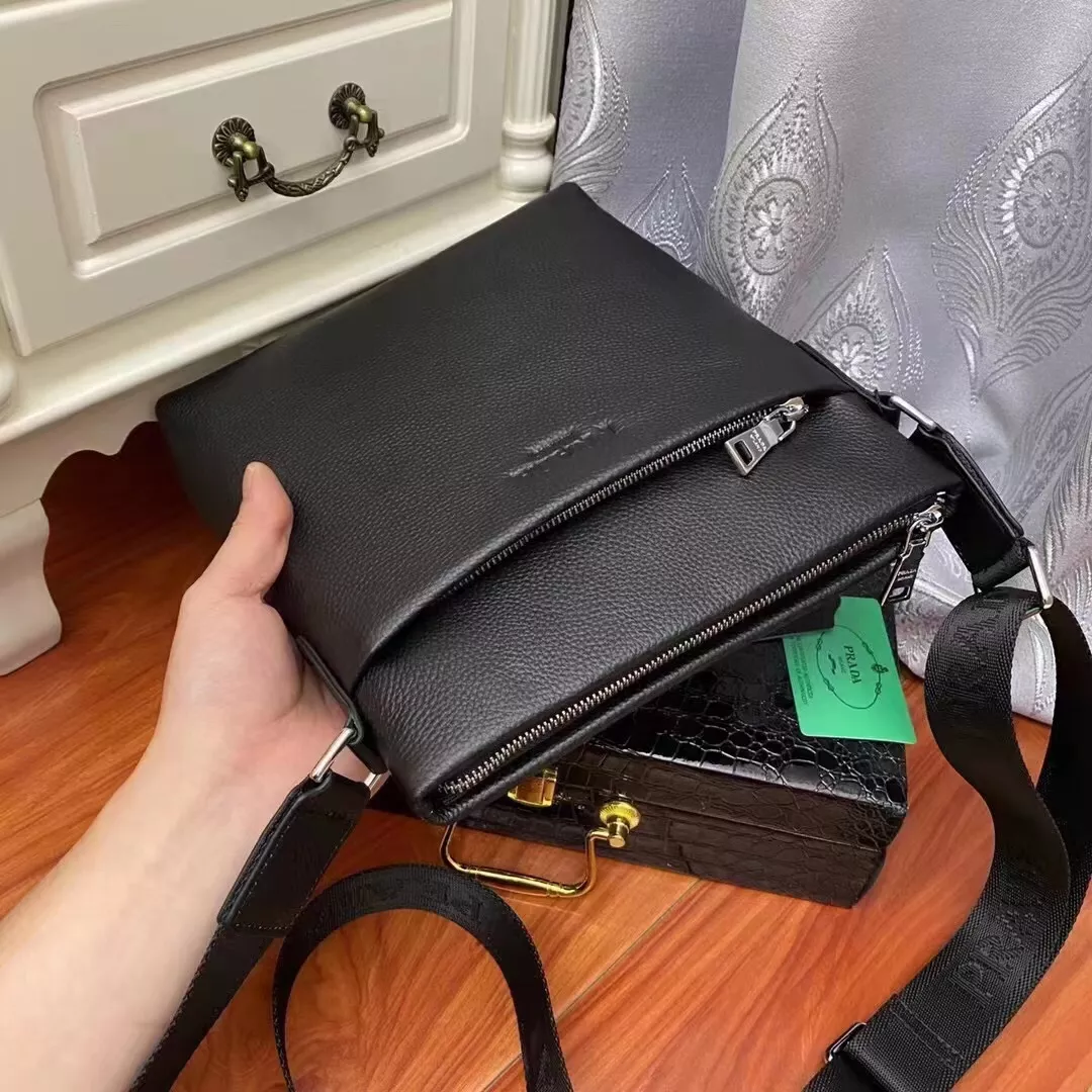 Trendy 2230 Prada AAA Man Messenger Bags