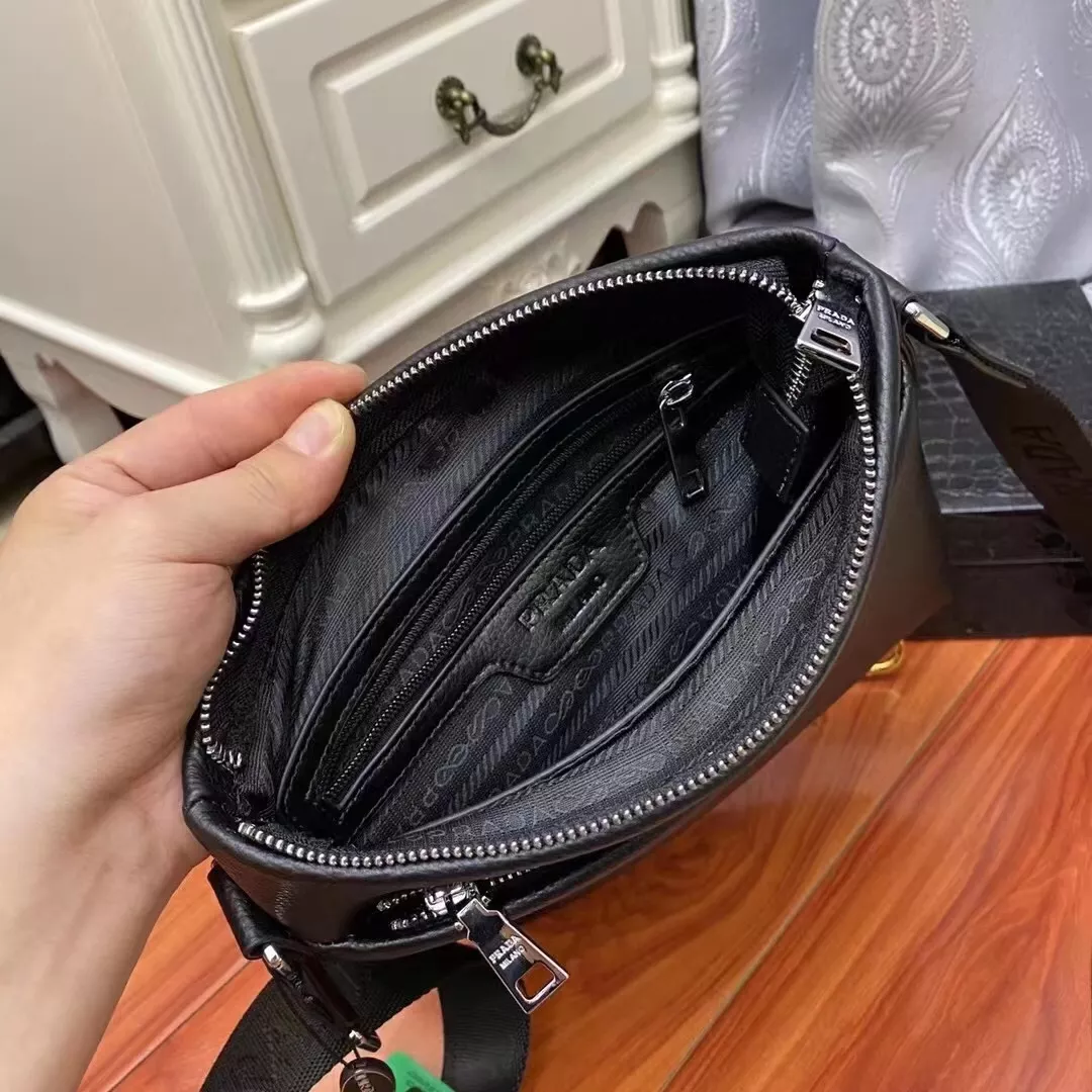 Trendy 2230 Prada AAA Man Messenger Bags