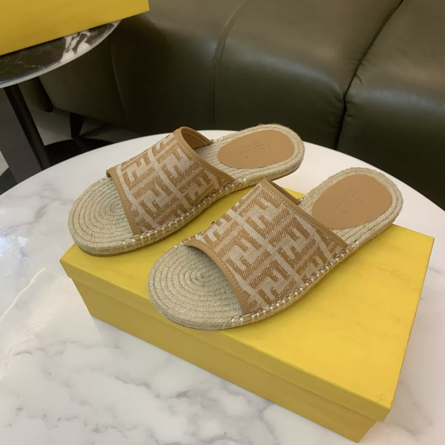 Trendy 2279 Fendi Slippers For Men