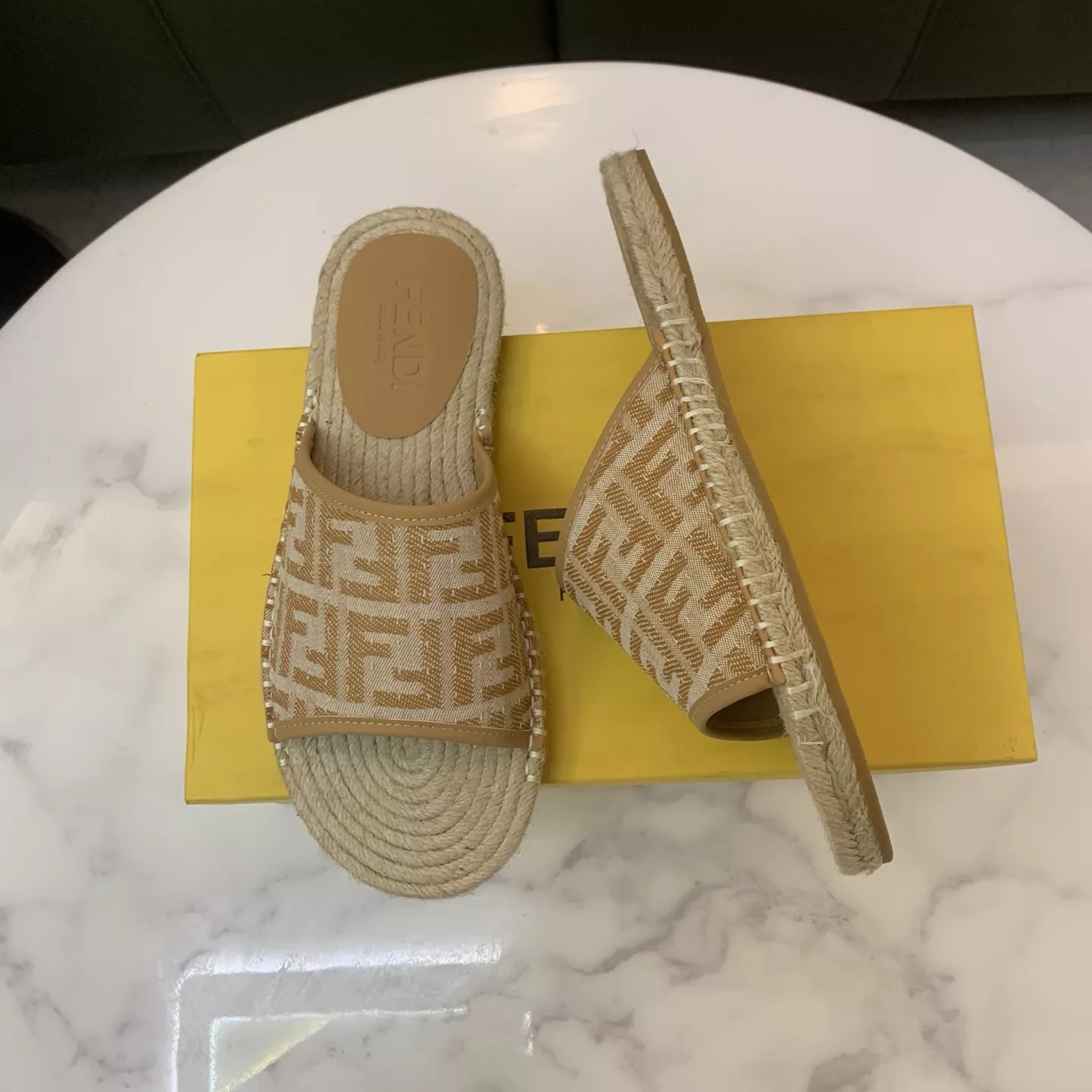 Trendy 2279 Fendi Slippers For Men