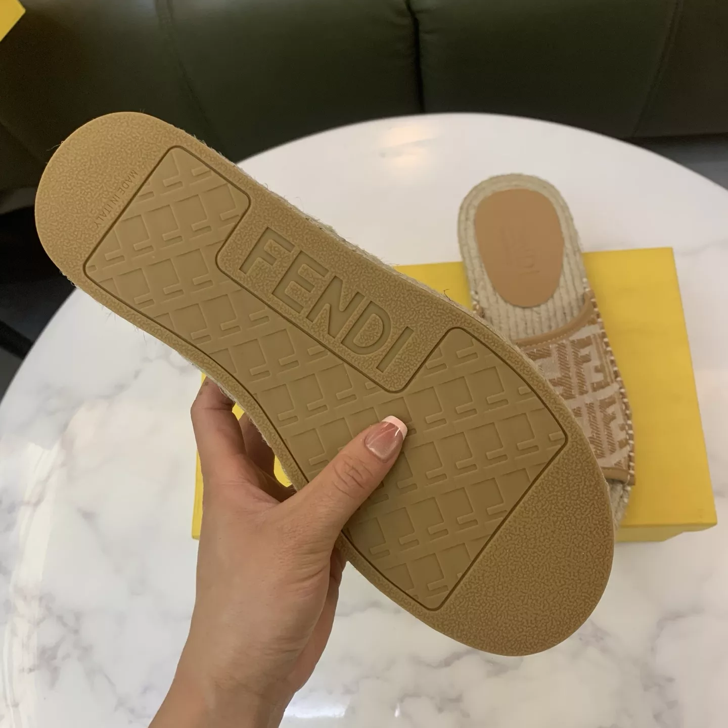 Trendy 2279 Fendi Slippers For Men