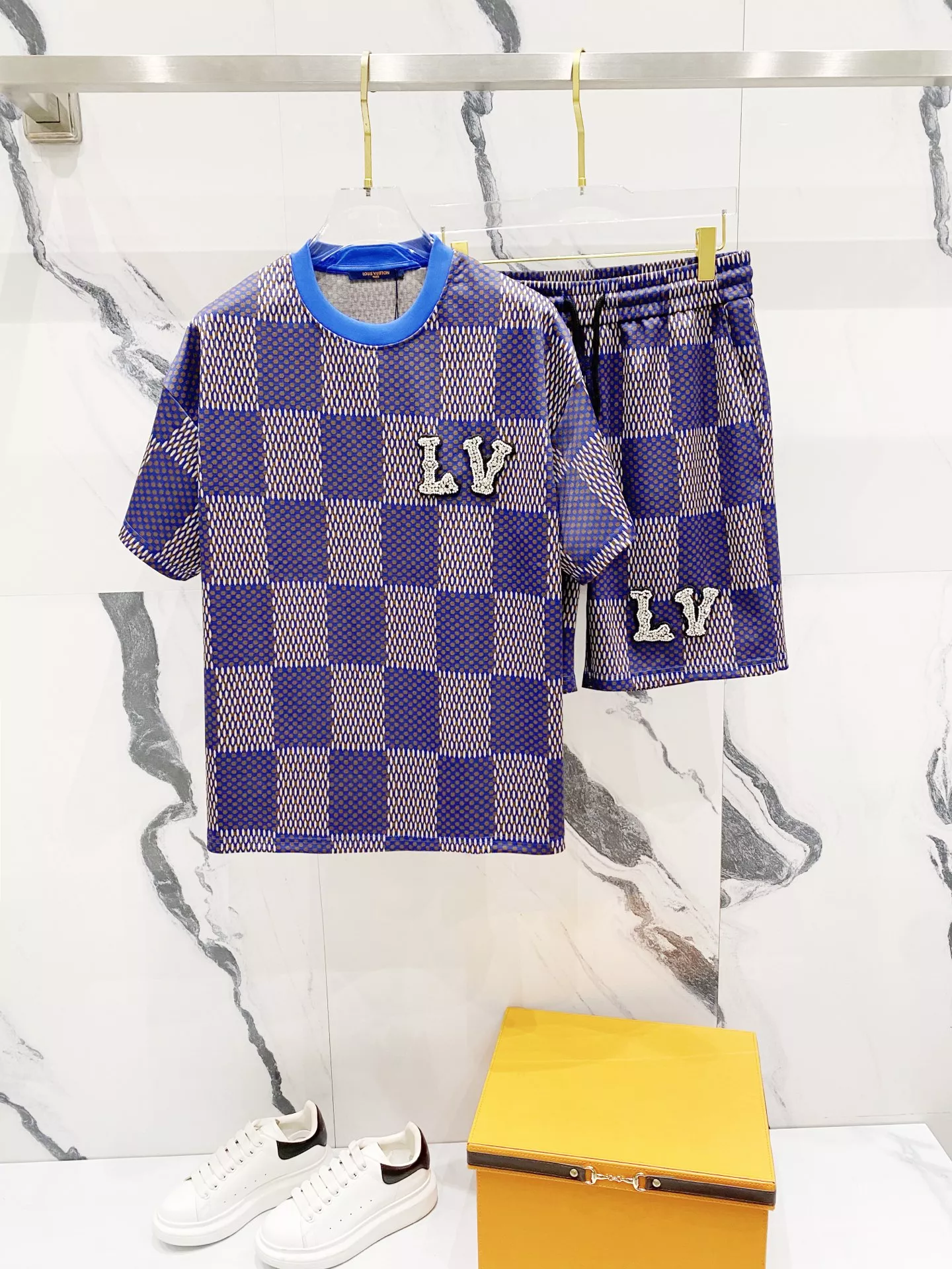 Trendy 2285 Louis Vuitton LV Tracksuits Short Sleeved For Unisex