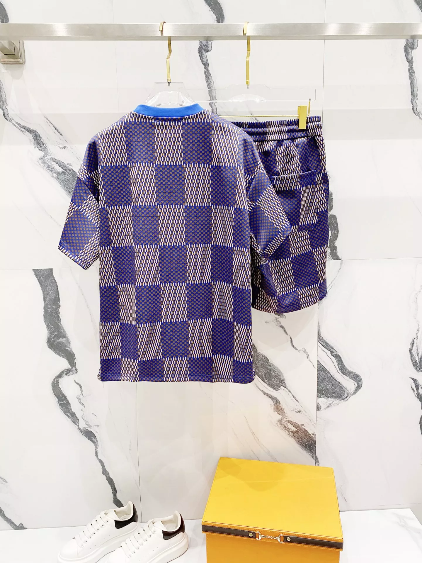 Trendy 2285 Louis Vuitton LV Tracksuits Short Sleeved For Unisex