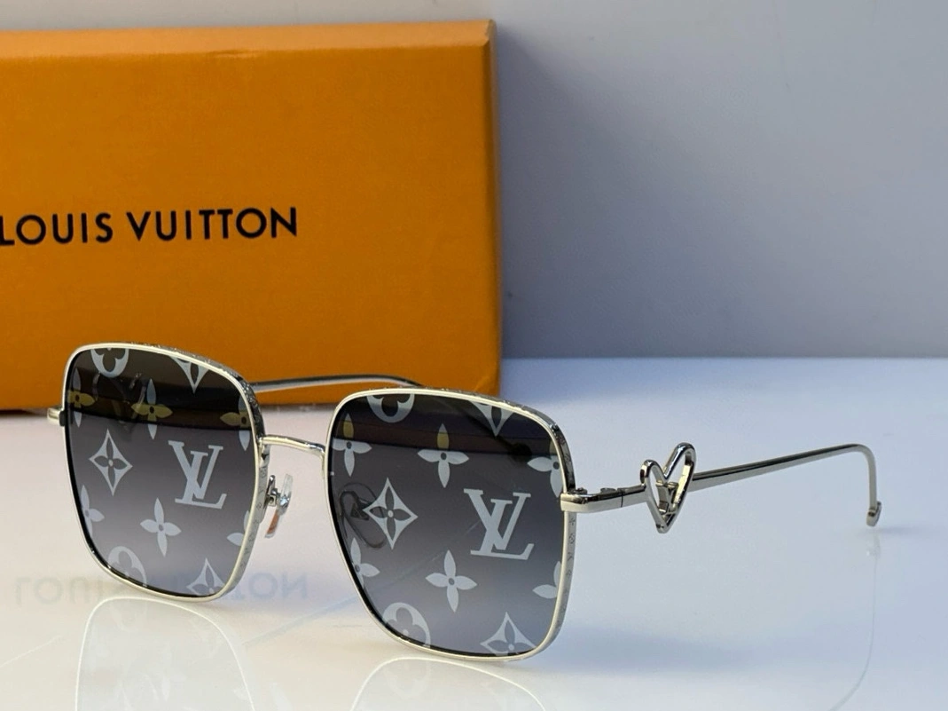 Trendy 2437 Louis Vuitton AAA Quality Sunglasses
