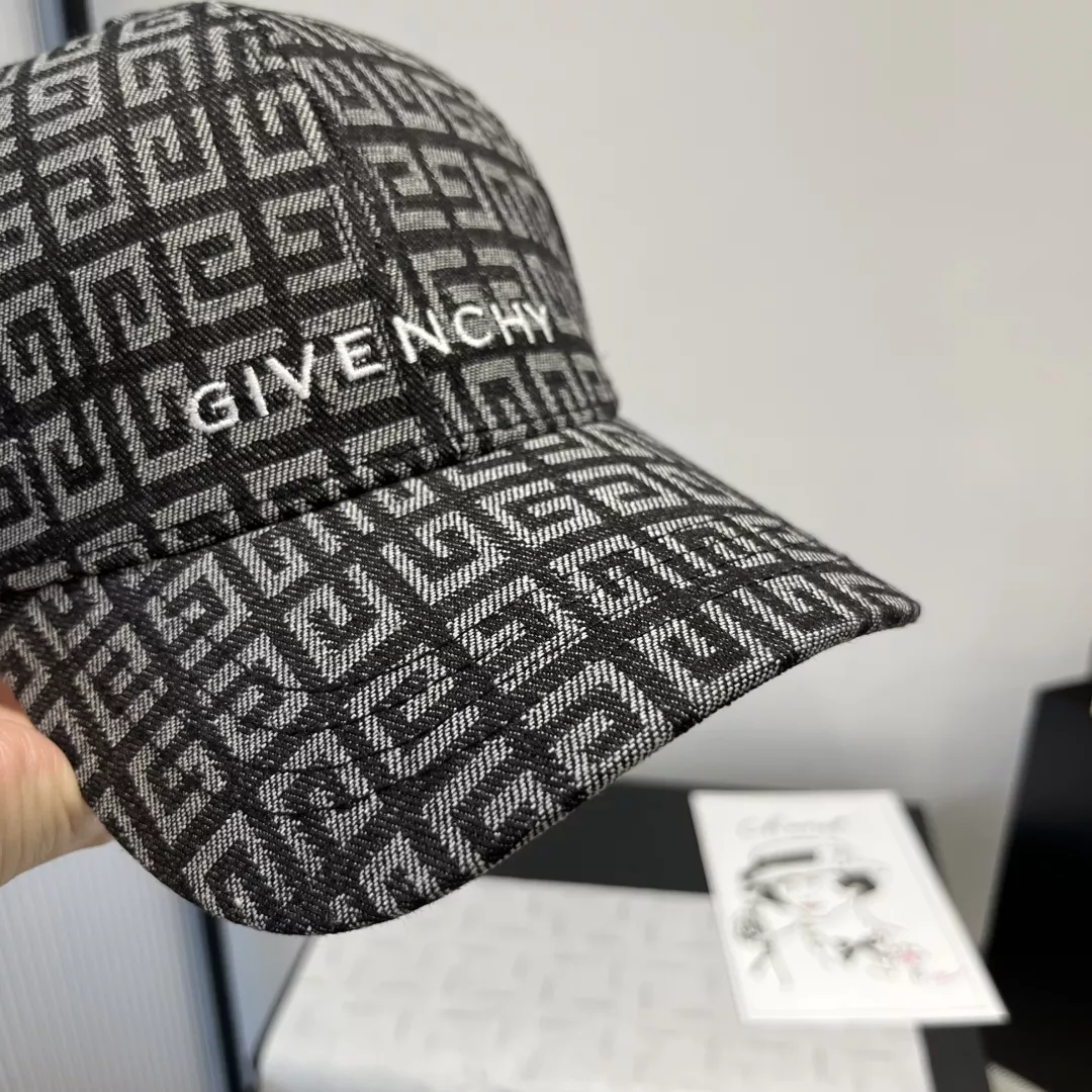 Trendy 2444 Givenchy Caps