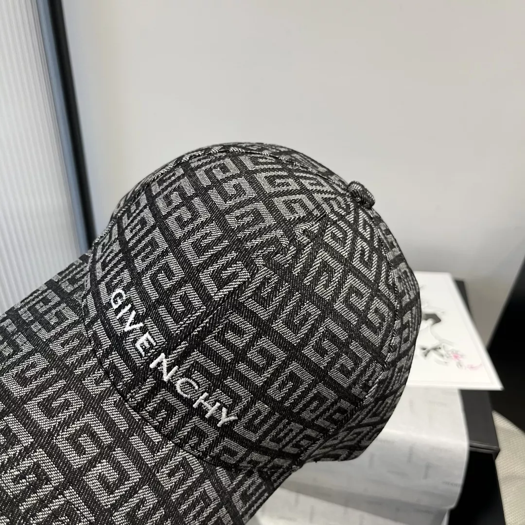 Trendy 2444 Givenchy Caps