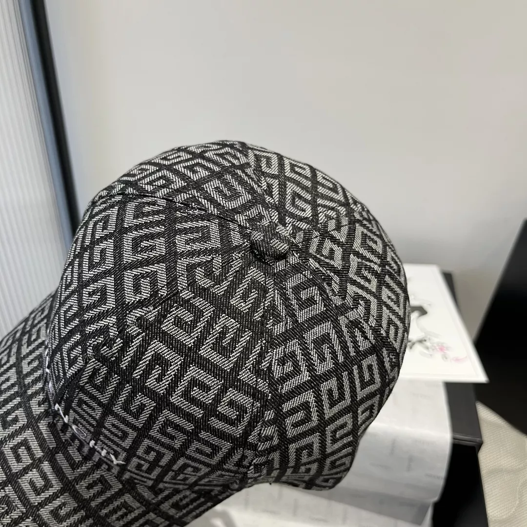Trendy 2444 Givenchy Caps