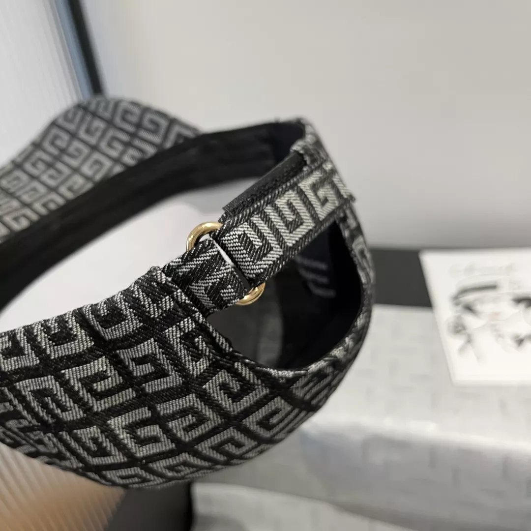 Trendy 2444 Givenchy Caps