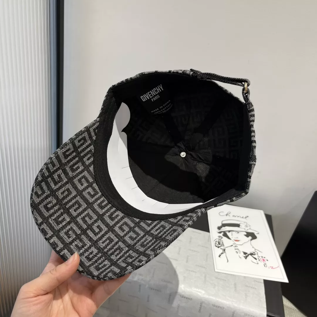 Trendy 2444 Givenchy Caps
