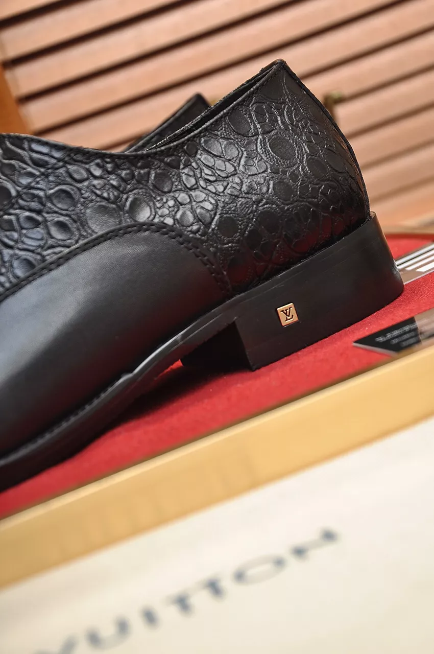 Trendy 2534 Louis Vuitton LV Oxfords Shoes For Men