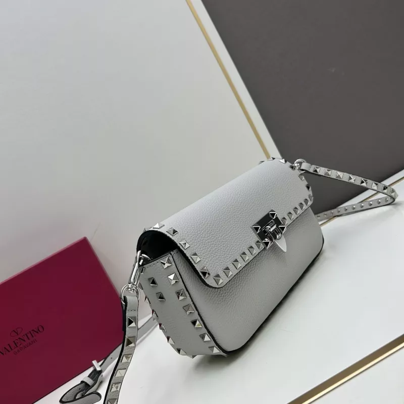 Trendy 2620 Valentino AAA Quality Messenger Bags For Women