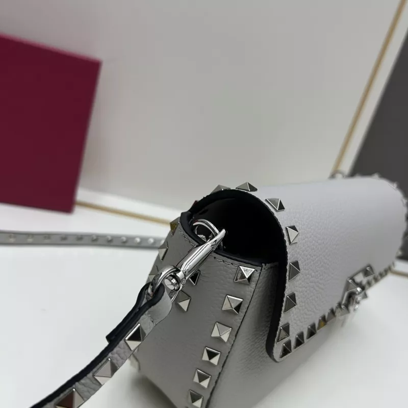 Trendy 2620 Valentino AAA Quality Messenger Bags For Women