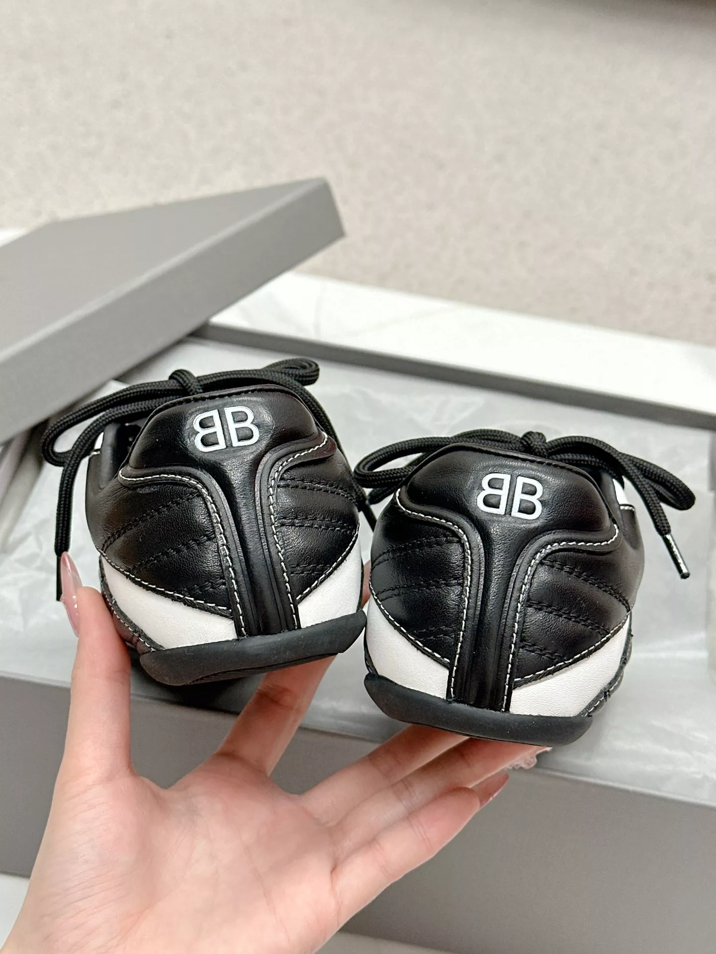 Trendy 2673 Balenciaga Casual Shoes For Women