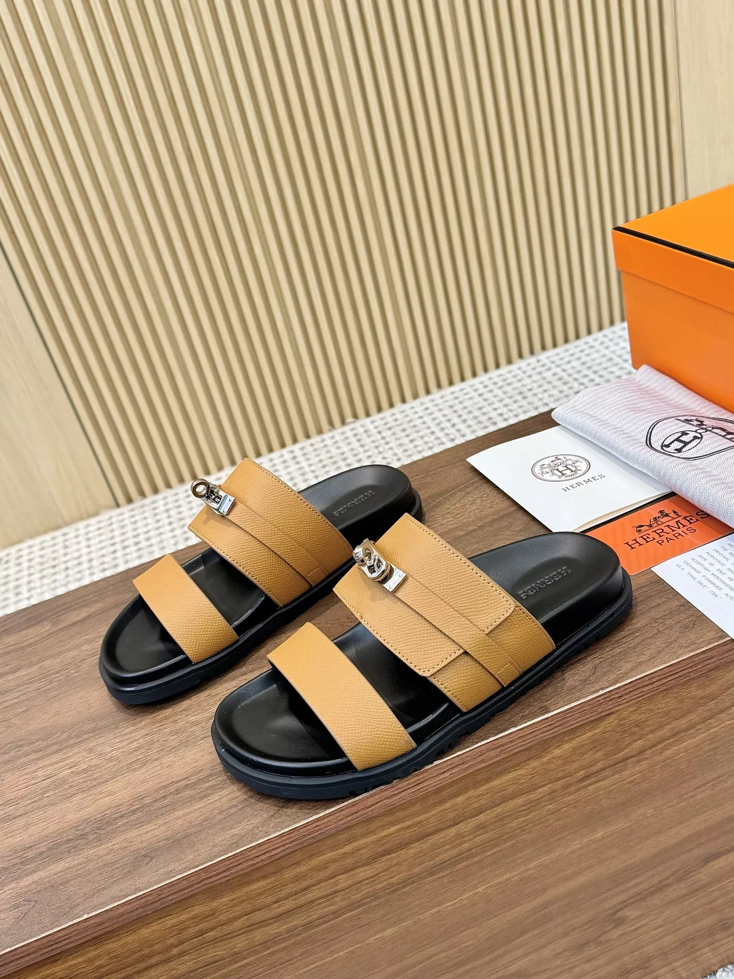 Trendy 3021 Hermes Slippers For Men