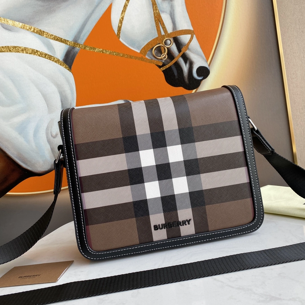 Trendy 3024 Burberry AAA Man Messenger Bags