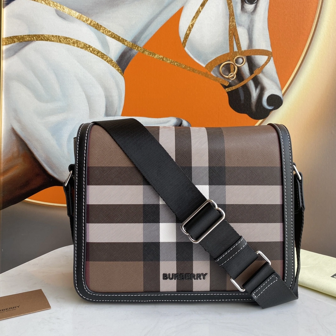 Trendy 3024 Burberry AAA Man Messenger Bags