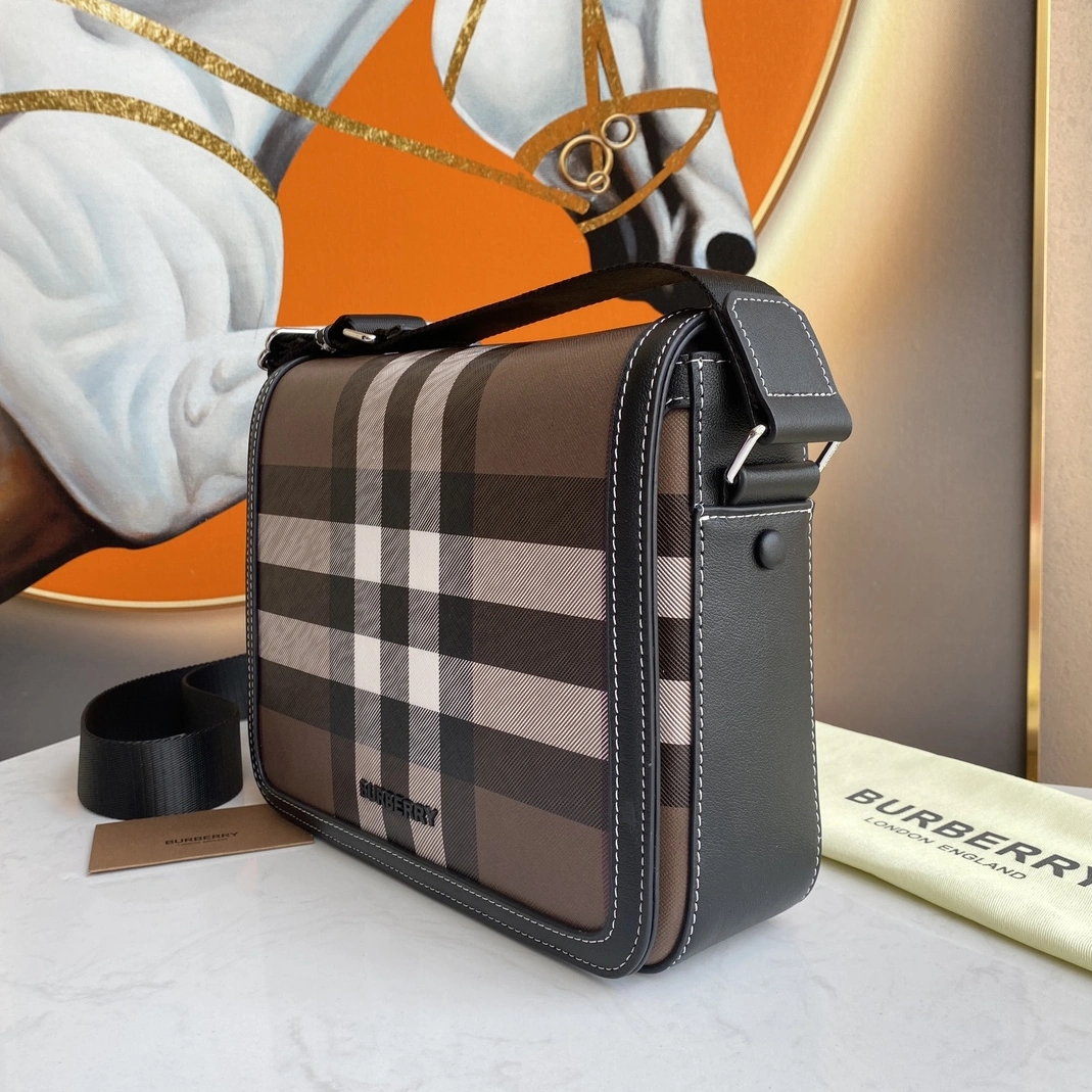 Trendy 3024 Burberry AAA Man Messenger Bags
