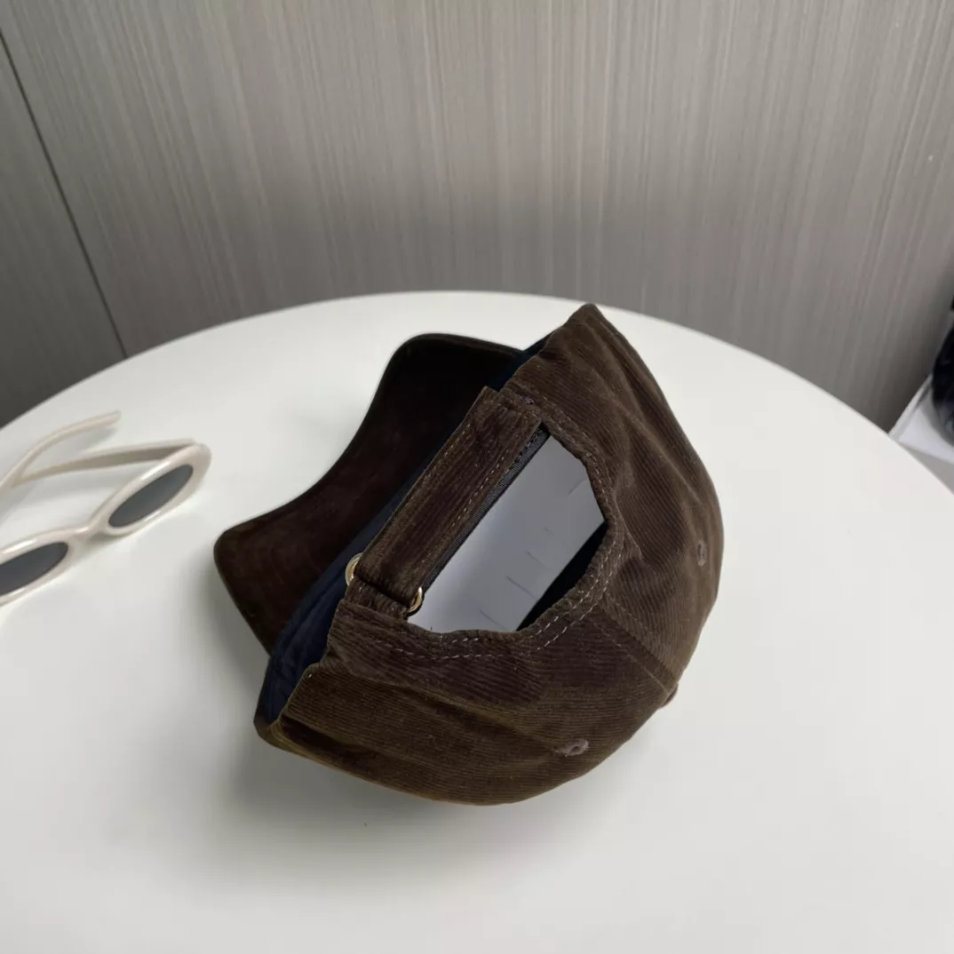 Trendy 3205 Yves Saint Laurent YSL Caps