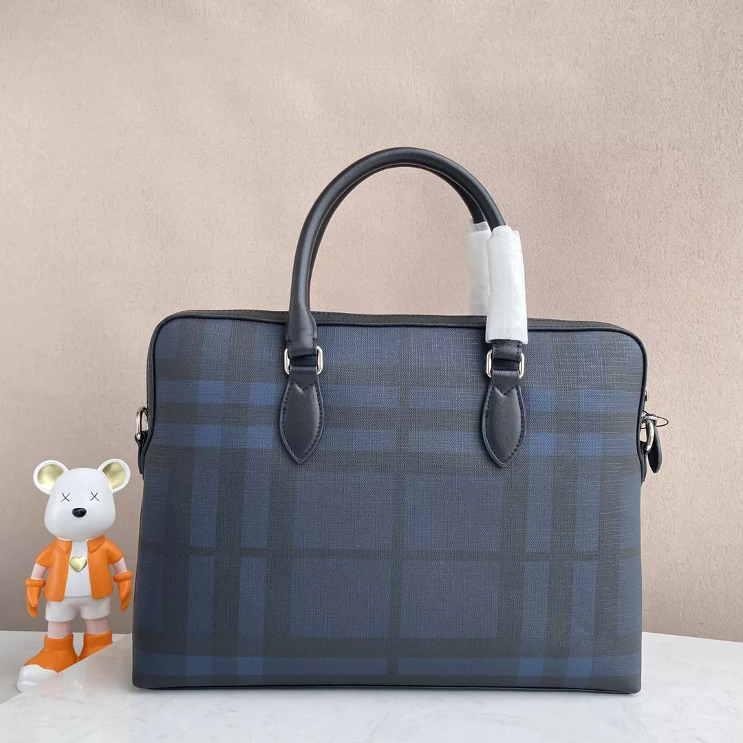 Trendy 3235 Burberry AAA Man Handbags